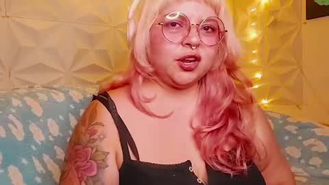 Gina George online show from June 17, 12:15 am