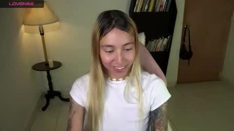 I AM JENN  online show from January 11, 3:01 am