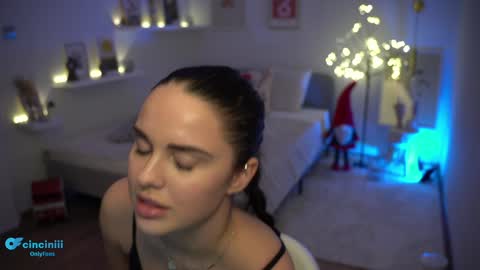 Naomi online show from December 15, 9:20 pm