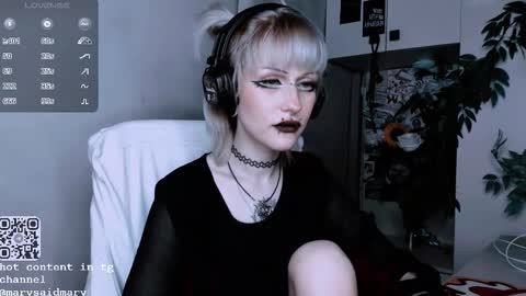 pronoun she. name Mary. age 21. online show from October 6, 8:48 pm