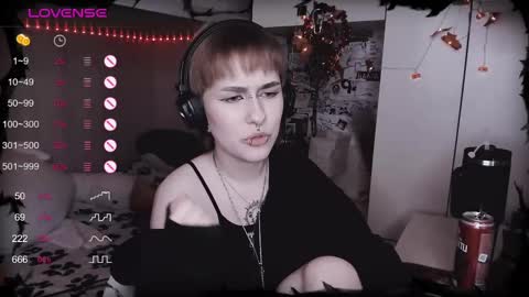 pronoun she. name Mary. age 21. online show from February 16, 6:21 pm