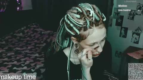 pronoun she. name Mary. age 21. online show from June 6, 6:36 pm