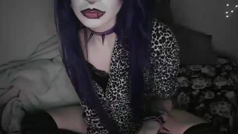 Snapshot of sc4r3d_v4mp chatting on December 8, 5:50 am Scary online show from December 8, 5:50 am