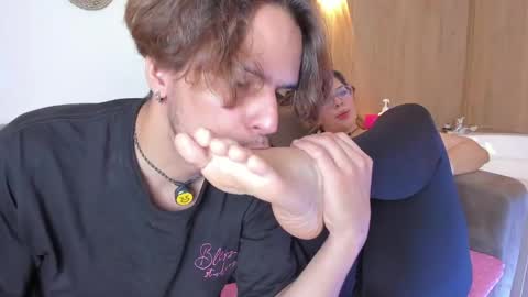 scaraandtomy online show from April 27, 8:06 pm