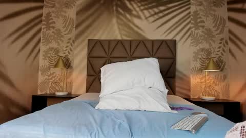 Scarleet online show from April 16, 7:58 pm