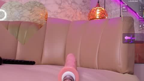 scarlethill_ online show from March 7, 5:38 pm