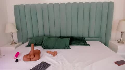 scarlett__noir online show from April 15, 7:58 pm