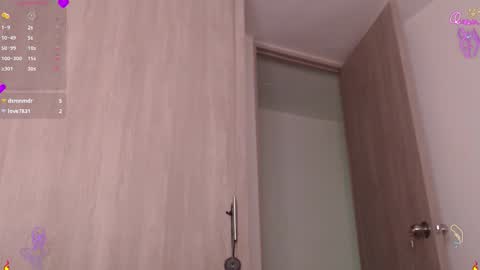 Scarlett Thumb up please help me 100 its important online show from February 12, 12:47 am