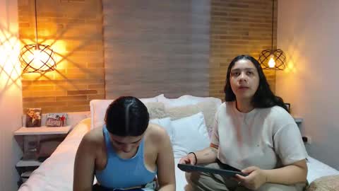 Scarlett and Jazmin online show from November 20, 9:41 am