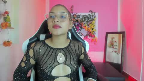 scarlett_lune online show from May 28, 7:12 pm