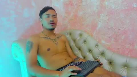 Scarlet and Alex online show from August 3, 2:12 pm