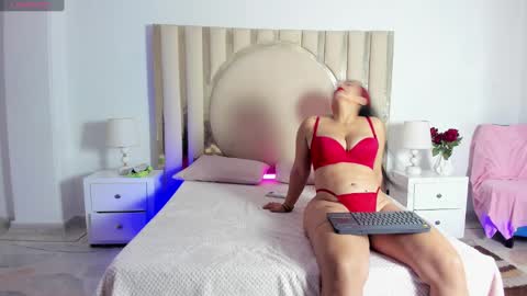 Snapshot of scarlettross_ chatting on February 18, 11:55 am Scarlett Ross online show from February 18, 11:55 am