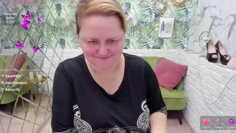 Snapshot of scarlettsoft chatting on February 3, 12:03 pm Scarlett online show from February 3, 12:03 pm