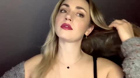 ScarlettxBlonde online show from May 19, 6:31 am