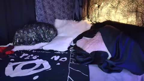 Sarah Bones online show from January 30, 9:47 pm