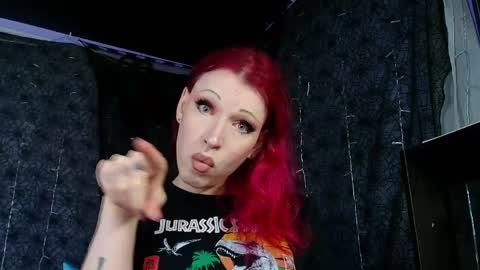 Sarah Bones online show from May 19, 5:42 pm