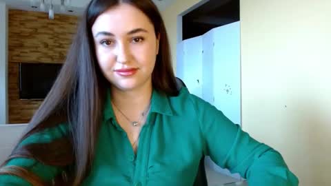 Elizabeth  online show from March 12, 9:57 am