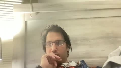 seansweetheart online show from March 4, 5:04 am