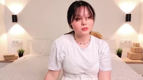 sebrinavisage online show from March 26, 5:46 am