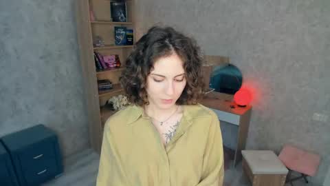 Mia online show from May 15, 10:12 am