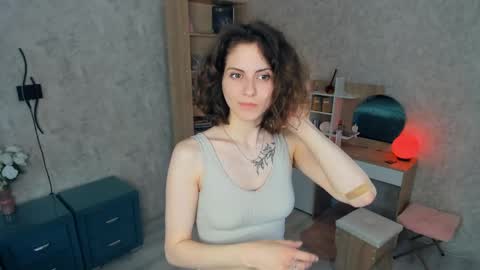 Mia online show from May 25, 7:14 am