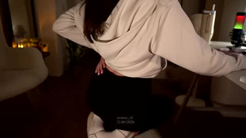 Eliz online show from April 21, 7:10 pm