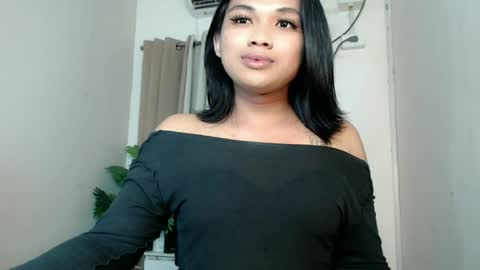 Deluxe online show from June 24, 8:49 pm