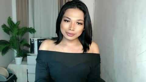 Deluxe online show from July 28, 7:39 pm