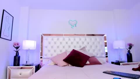 Selene online show from February 7, 3:30 pm