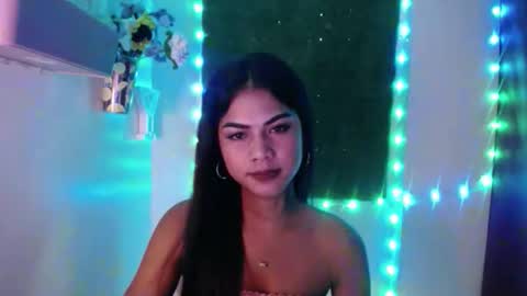 selena_fox2000 online show from April 18, 11:05 pm