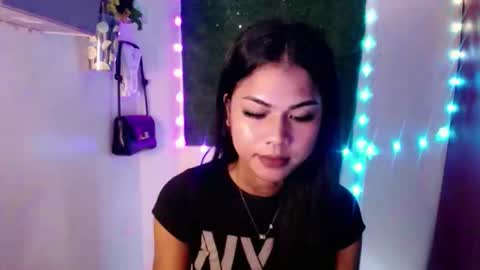 selena_fox2000 online show from April 21, 1:42 am