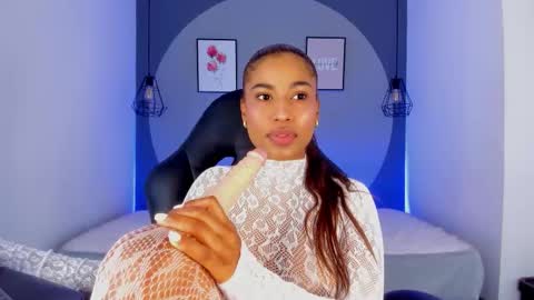 Snapshot of selena_monroy chatting on October 13, 1:13 pm Selena online show from October 13, 1:13 pm