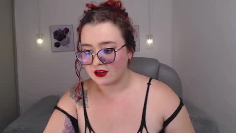 selene_rouse_ online show from May 9, 2:17 am