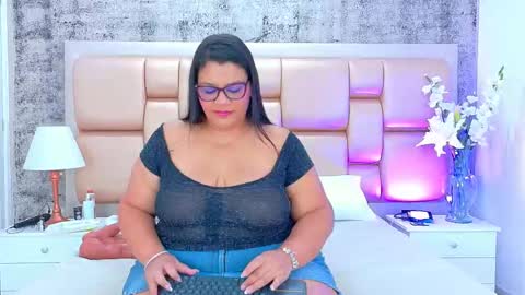 Selenna Cooper online show from December 5, 11:41 am