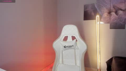 Selyn online show from December 5, 3:33 pm