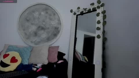 Selyn online show from March 21, 2:11 pm