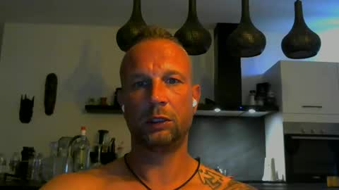 sence08 online show from May 31, 5:12 pm