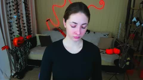 sensitiveheartt online show from November 3, 4:46 am