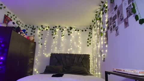 Camille and sophie online show from December 20, 2:07 am