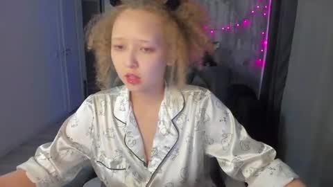 senya_sol online show from July 2, 9:20 pm