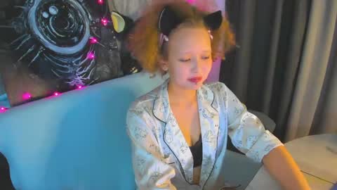 senya_sol online show from May 9, 1:22 am
