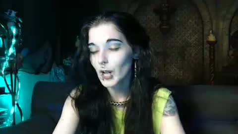Snapshot of seraphinmunster chatting on October 4, 11:24 pm Seraphin Munster online show from October 4, 11:24 pm