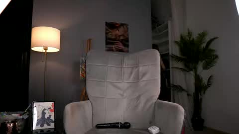 SerenaGrant online show from March 25, 6:20 am