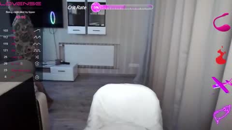 Snapshot of serenamilss chatting on February 17, 7:23 pm serenamilss online show from February 17, 7:23 pm