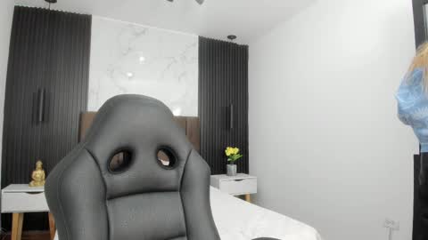 Serene online show from September 17, 1:03 pm