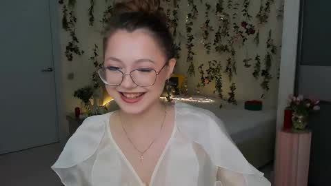 Ophelia online show from March 23, 4:01 pm