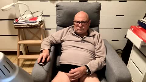 serge8413 online show from January 4, 1:52 am