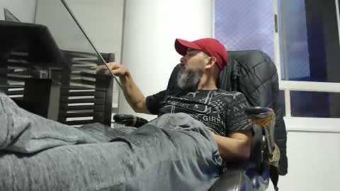 Snapshot of serioyhetero19 chatting on October 25, 10:54 pm hetero serio discreto online show from October 25, 10:54 pm