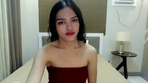 Snapshot of servicedoll18 chatting on September 23, 8:37 pm Bella online show from September 23, 8:37 pm