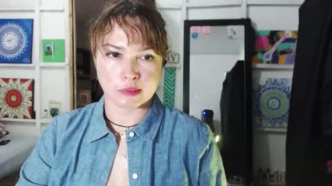 Snapshot of sexwwoman chatting on October 21, 8:45 pm CHIARA online show from October 21, 8:45 pm